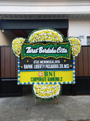 Papan Bunga Duka di Gunungsari Ulu