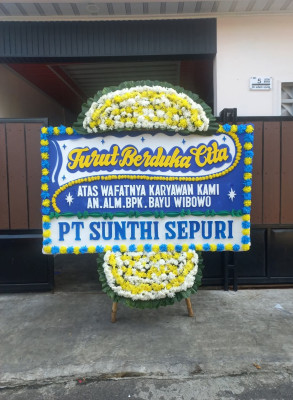 Papan Bunga Duka di Gunungsari Ulu