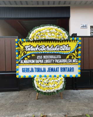 Papan Bunga Duka di Gunungsari Ulu
